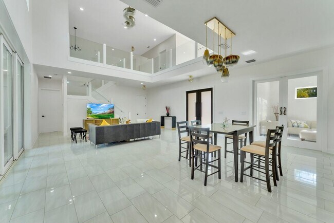 Foto del edificio - Luxurious, Contemporary Home in The Estate...