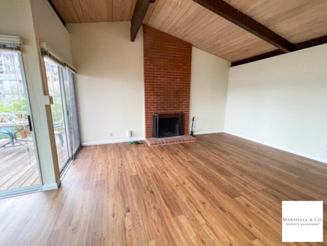 Building Photo - BEAUTIFUL 2 BD/1BA HOUSE WITH PRIVATE DECK, VIEWS, GARAGE, UPDATES