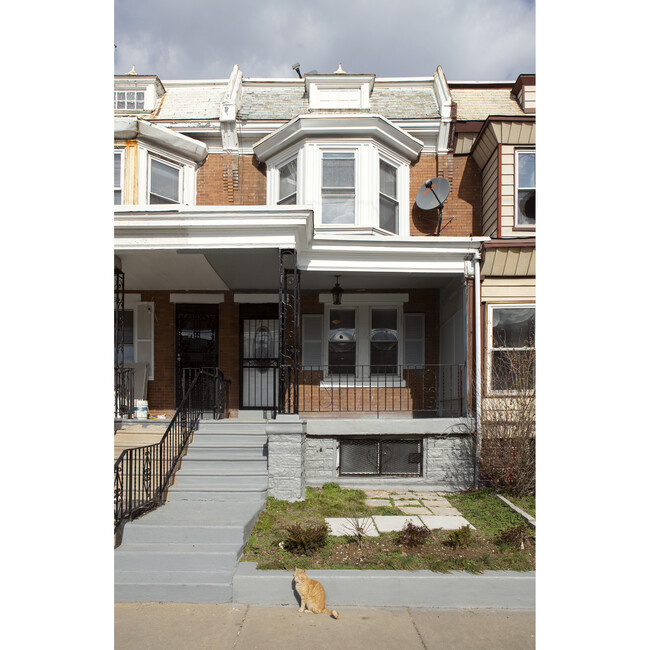 Front of house - front yard/porch - 5733 Catharine St