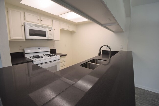 Building Photo - 12352 Burbank Blvd