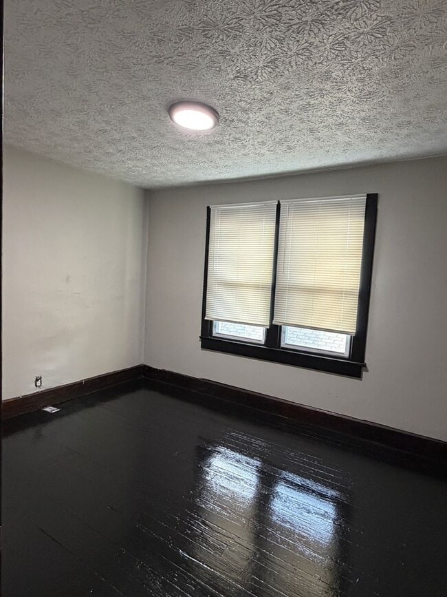 Photo - 810 N Dearborn St Apartment