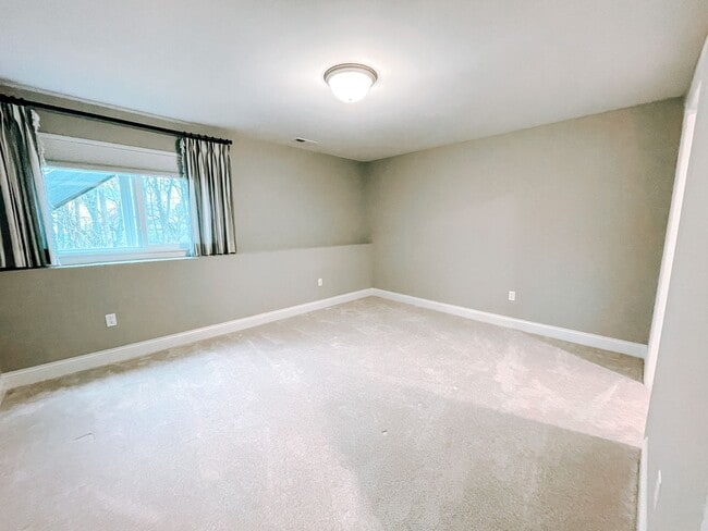 Building Photo - Beautiful Newer Home in Excellent Conditio...