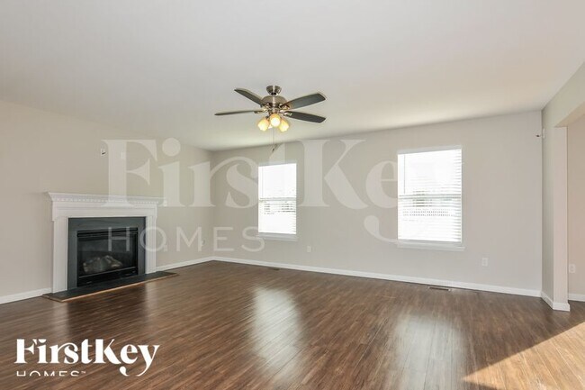 Foto del edificio - 120 Champions Ln