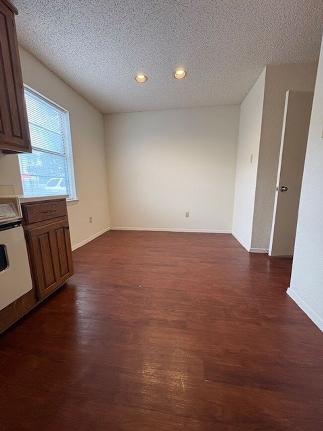 Foto del edificio - 1226 Baylor Ave