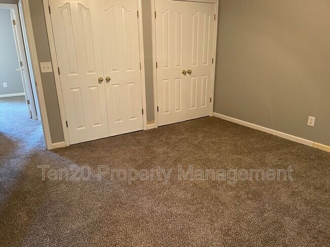 Foto del edificio - 5015 Hidden Hills Ct