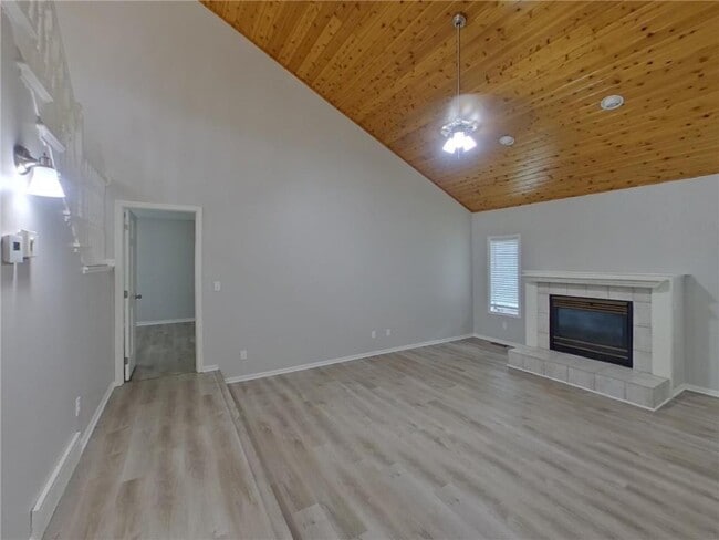 Building Photo - 209 Greenbriar Ln