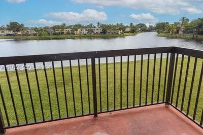 Foto del edificio - 9785 Nob Hill Ct