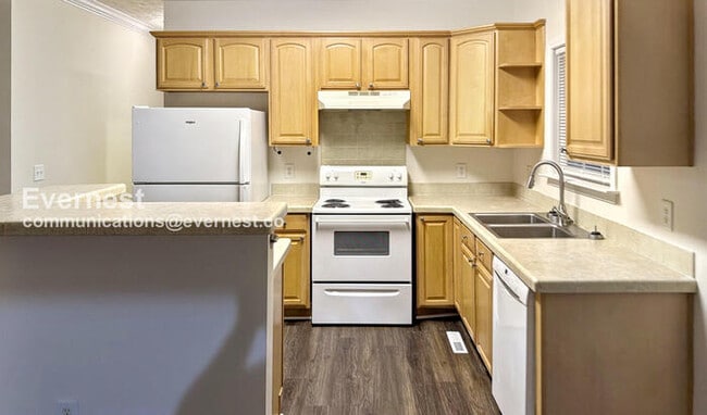 Building Photo - 1805 S Mayflower Dr