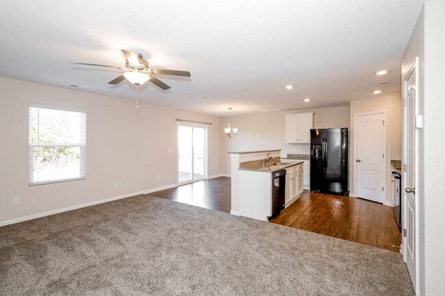 Building Photo - 2240 Latimer Ln