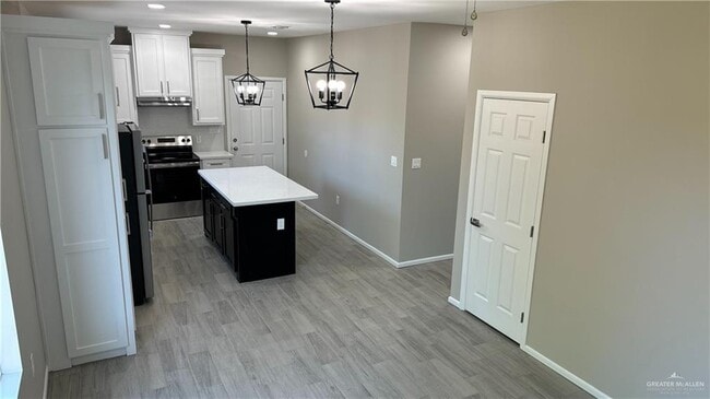 Building Photo - 14 Chapa Ave