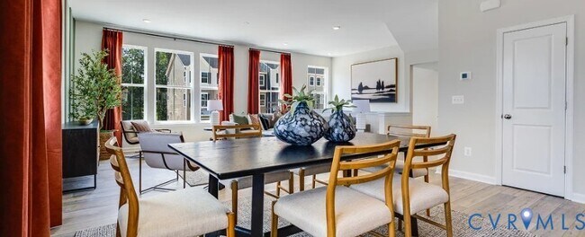 Foto del edificio - 8748 Whitman Dr