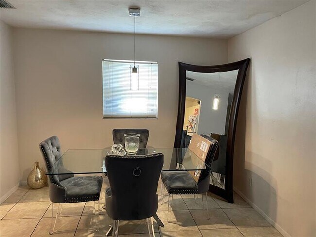 Foto del edificio - 670 NE 46th Ct