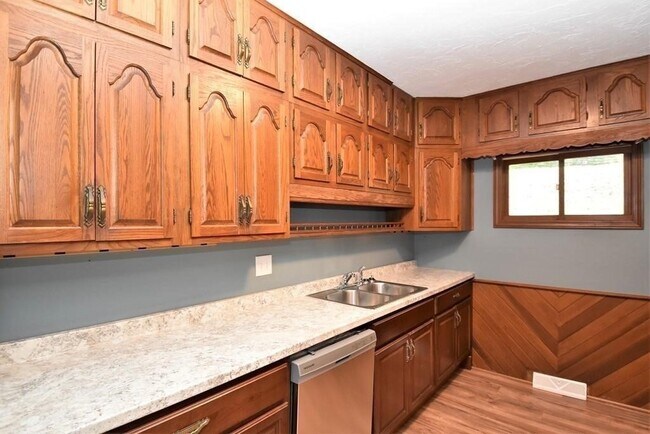 Building Photo - 63 Standish St