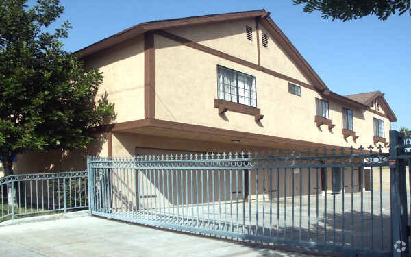 Foto principal - 7502 9th St