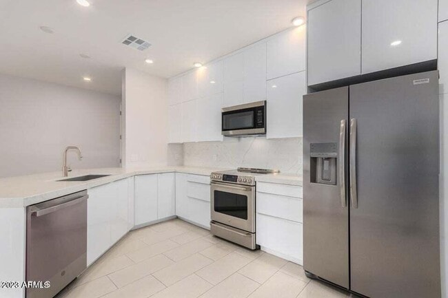 Building Photo - 2511 W Queen Creek Rd