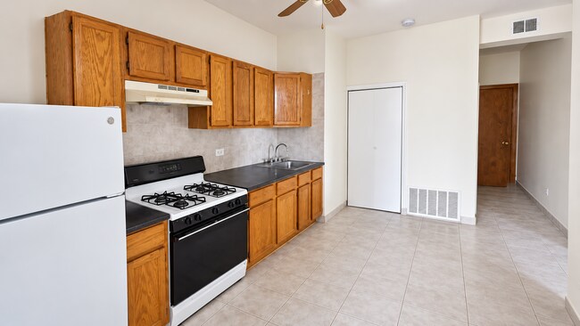 Foto del edificio - 3133 W Augusta Blvd