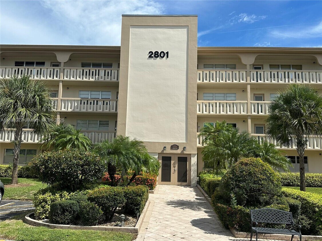 Foto principal - 2801 Victoria Way