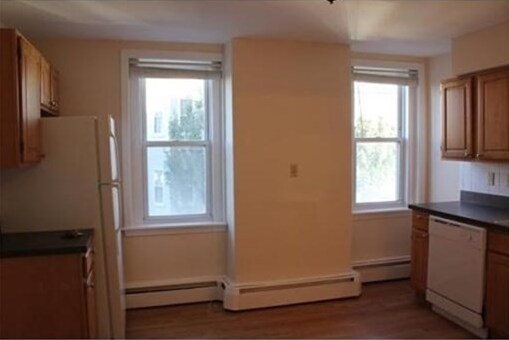 Building Photo - 135 Emerson St