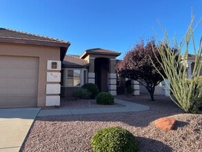 Building Photo - 5015 E Somerset Dr