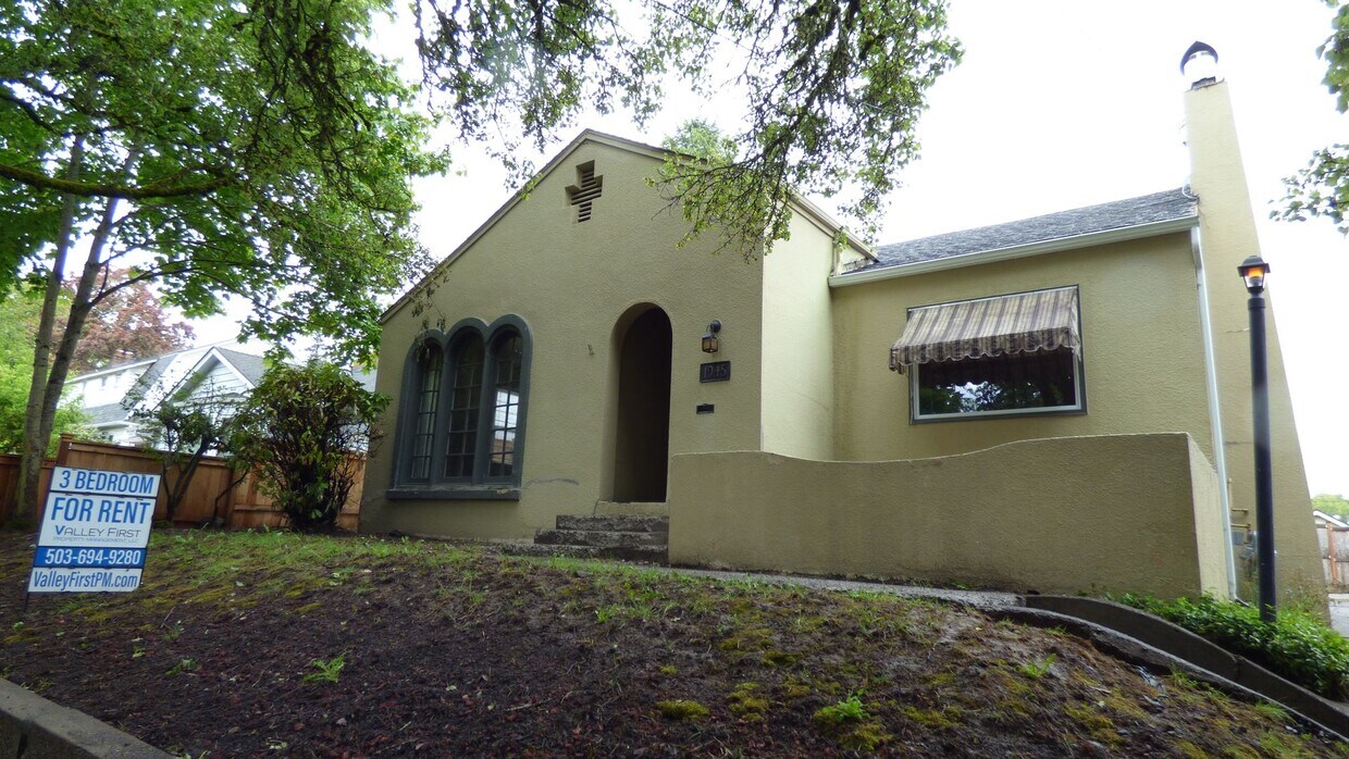 Primary Photo - 3 bed 1 bath home in South Salem