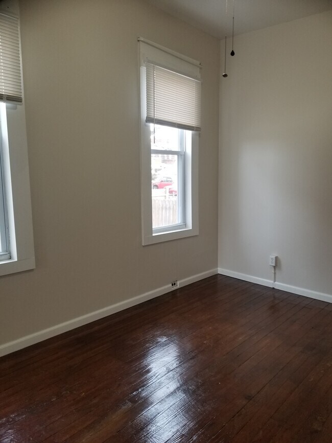 Building Photo - 4332 Juniata St