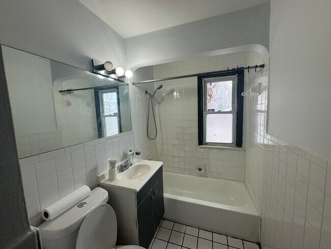 Foto del edificio - 16687 Collingham Dr