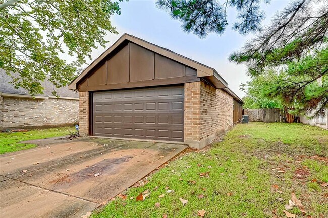 Foto del edificio - 17435 Glenmorris Dr