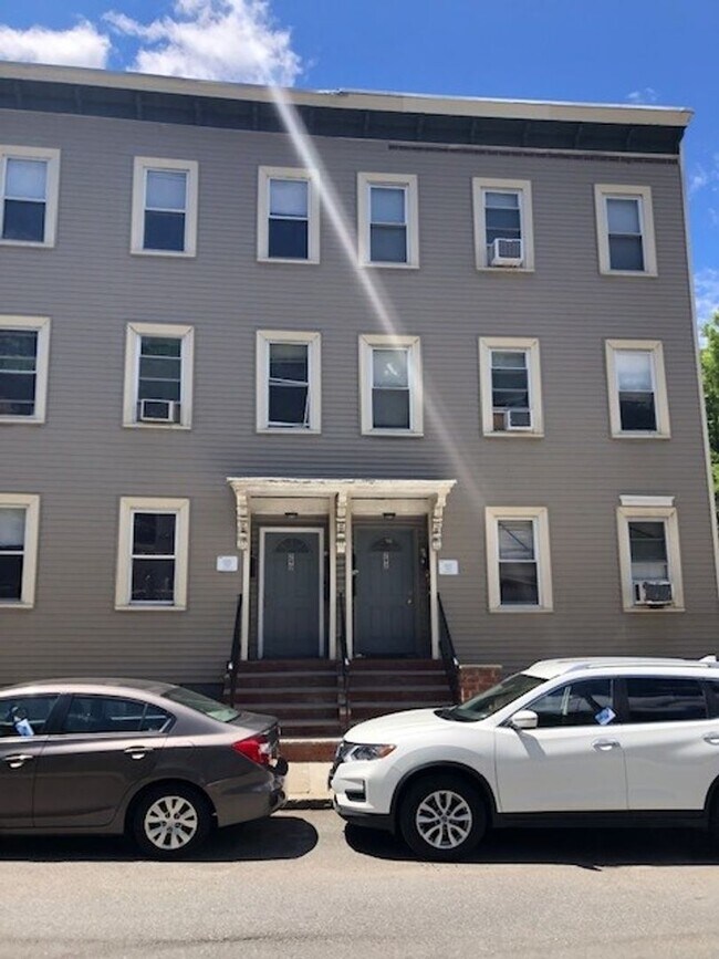 Building Photo - 290 Highland St