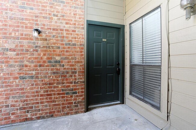 Foto del edificio - 9254 Forest Ln