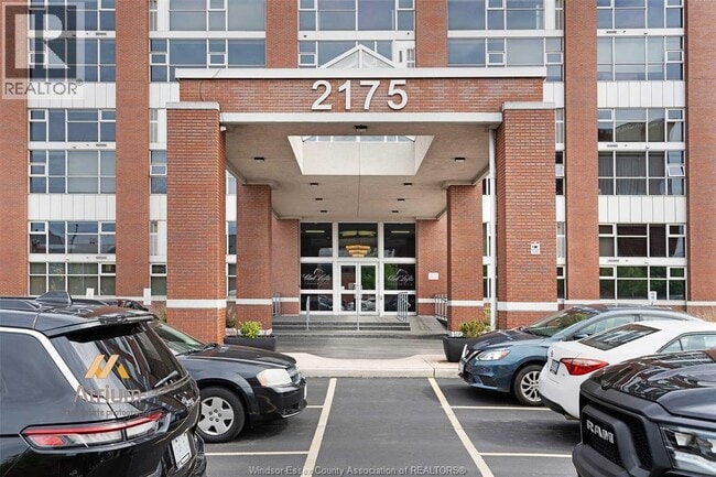 Building Photo - 2175 Wyandotte St E