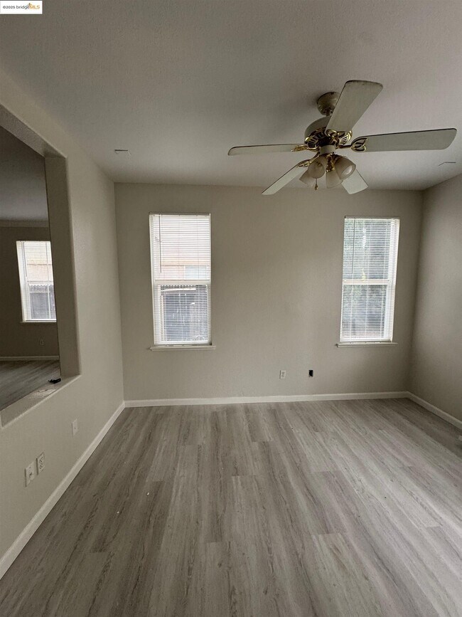 Foto del edificio - 68 Lexington Ct