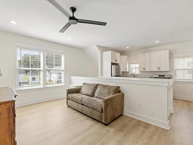 Foto del edificio - 4064 Biltmore Ave