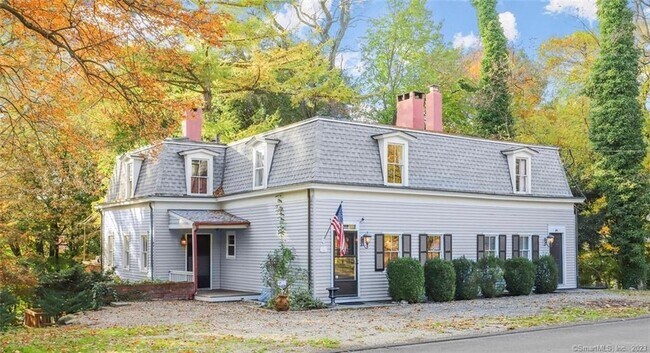 Foto del edificio - 49 Hollow Tree Ridge Rd