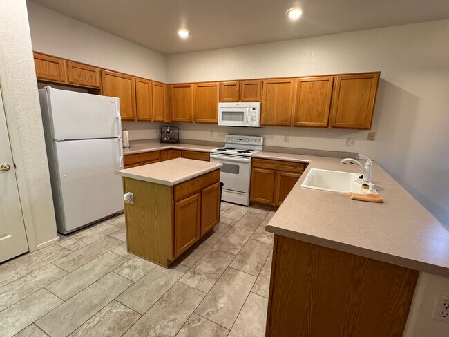 cocina - 1251 E Runaway Bay Dr