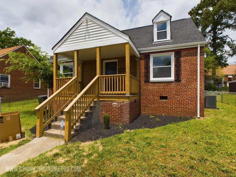 Primary Photo - 1002 Jamestown Ave