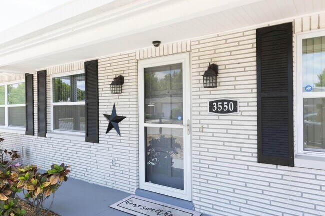 Building Photo - 3550 Truman Dr