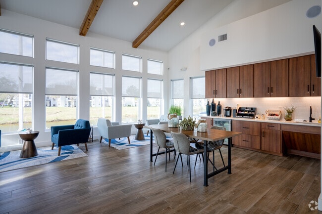 Picture of Constellation Pointe Apartments for Rent with a Walk-In Closet - League ...