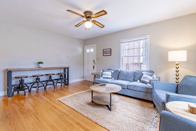 Foto del edificio - 302 E 19th St