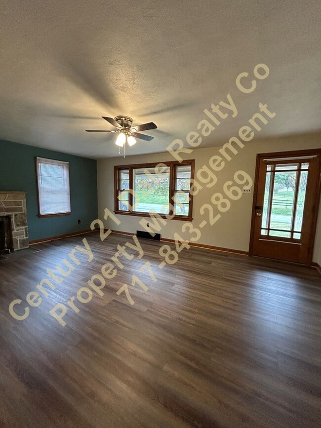 Building Photo - Fully remodeled 2 Bedroom All one Level ho...