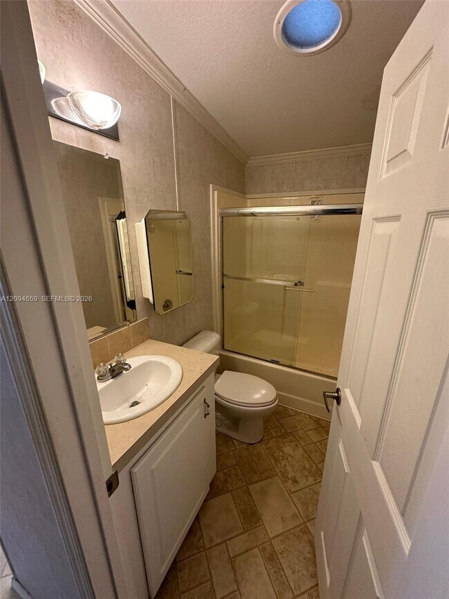 Foto del edificio - 21631 NW 8th Ct