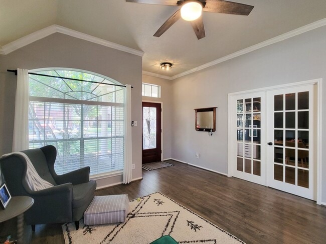 Foto del edificio - Welcome home to this charming 4-bedroom, 3-bathroom brick house in the desirable Stone Gate commu...