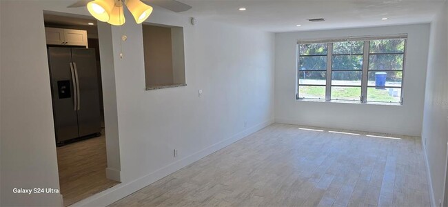 Building Photo - 4937 Lemon Bay Dr