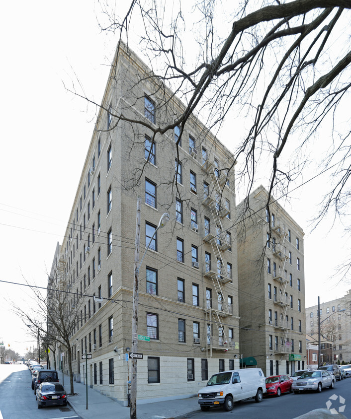 Building Photo - 4064 Bronx Blvd