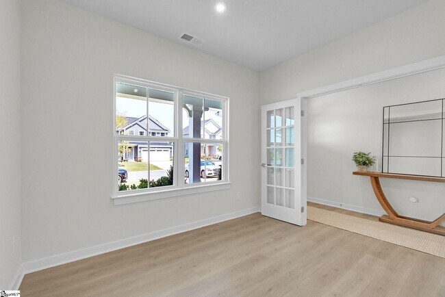 Foto del edificio - 737 Lady Fern Dr