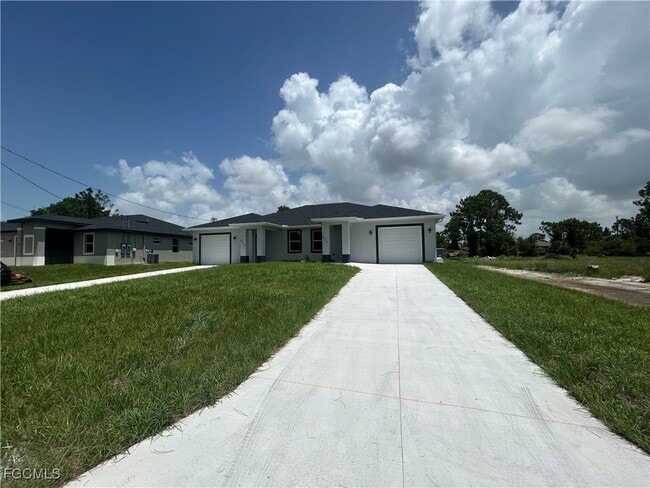 Building Photo - 873 Duplex St E