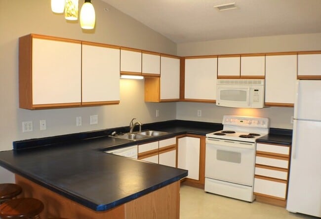 Foto del edificio - $1,125 | 2 Bedroom, 1 Bathroom Condo | No Pets | Available for an April 16th, 2026 Move In!*