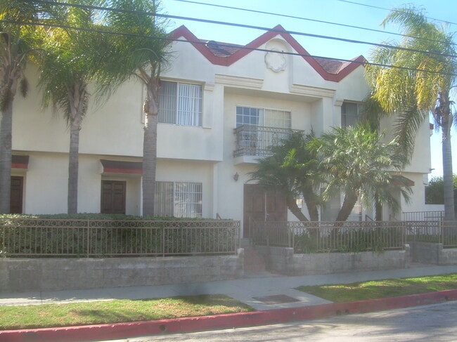 front of building - 856 W Beach Ave