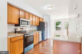 Building Photo - 28 Johnson Pl