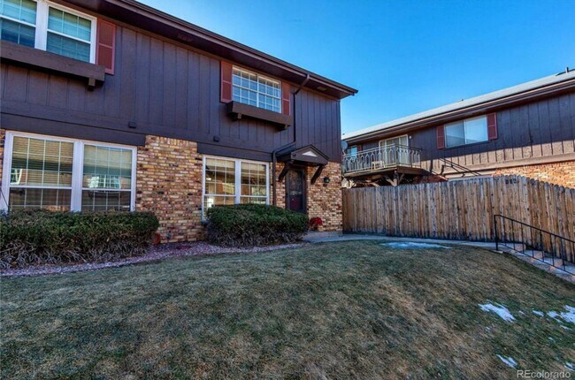 Foto del edificio - South Denver, 2 bed 2.5 bath Townhome, 2 Car Parking, Close to Light Rail