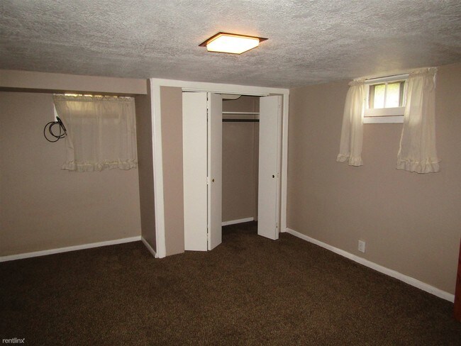 Building Photo - 4 br, 1 bath Apartment - 230 Smelter Ave NW